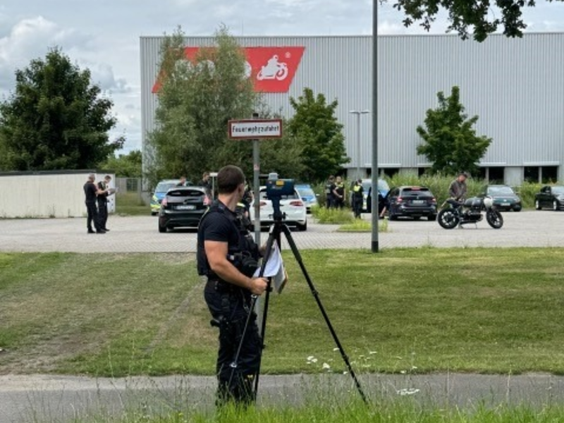 POL-NE: Polizei kontrolliert Tuner-Raser-Poser-Szene - Foto: presseportal.de