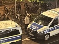 BPOL-FL: NMS - Mann pinkelt gegen Dienst KFZ und flüchtet - Foto: presseportal.de