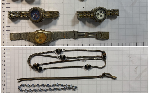 BPOL NRW: Mann mit diversem Schmuck angetroffen - Bundespolizei ermittelt gegen mutmaßlichen Dieb - Foto: presseportal.de BPOL NRW: Mann mit diversem Schmuck angetroffen - Bundespolizei ermittelt gegen mutmaßlichen Dieb - Foto: presseportal.de