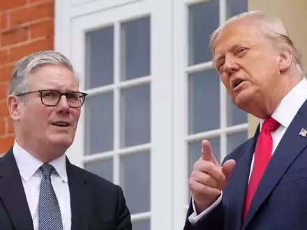 US-Präsident Trump droht Russland mit einer Fristverkürzung bei den Zöllen. - Foto: Christopher Furlong/Pool Getty Images Europe/AP/dpa