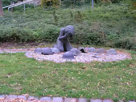POL-HH: 250728-3. Diebstahl von Bronzestatuen in Hamburg-Harburg - Zeugen gesucht - Foto: presseportal.de