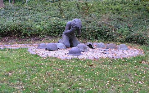 POL-HH: 250728-3. Diebstahl von Bronzestatuen in Hamburg-Harburg - Zeugen gesucht - Foto: presseportal.de