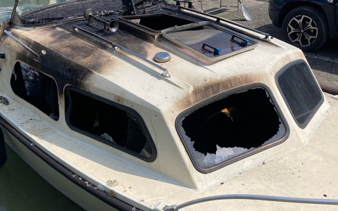 POL-DU: Duisburg/Waltrop: Sportboot geriet in Brand - Foto: presseportal.de