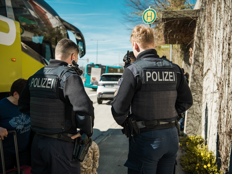 Bundespolizeidirektion München: Zwei Ermittlungsverfahren wegen Einschleusens/ Bundespolizei verweigert neun Migranten die Einreise - Foto: presseportal.de