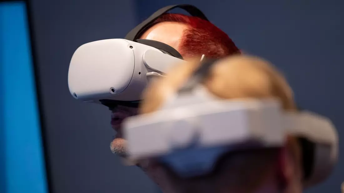 Avatare mit sichtbaren Anzeichen von Infektionen wurden über VR-Brillen gezeigt. (Symbolbild) - Bild: Monika Skolimowska/dpa
