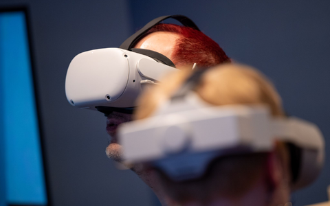 Avatare mit sichtbaren Anzeichen von Infektionen wurden über VR-Brillen gezeigt. (Symbolbild) - Foto: Monika Skolimowska/dpa