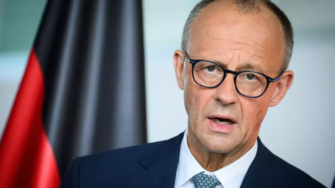 Erstmals behält sich Kanzler Merz konkrete Maßnahmen gegen Israel vor. - Bild: Bernd von Jutrczenka/dpa