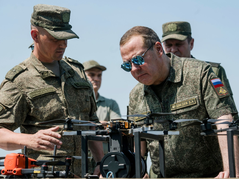 Russlands Ex-Präsident Medwedew warnt Trump davor, Moskau ein Ultimatum zu stellen. (Archivbild) - Foto: Uncredited/Sputnik Pool  via AP/dpa