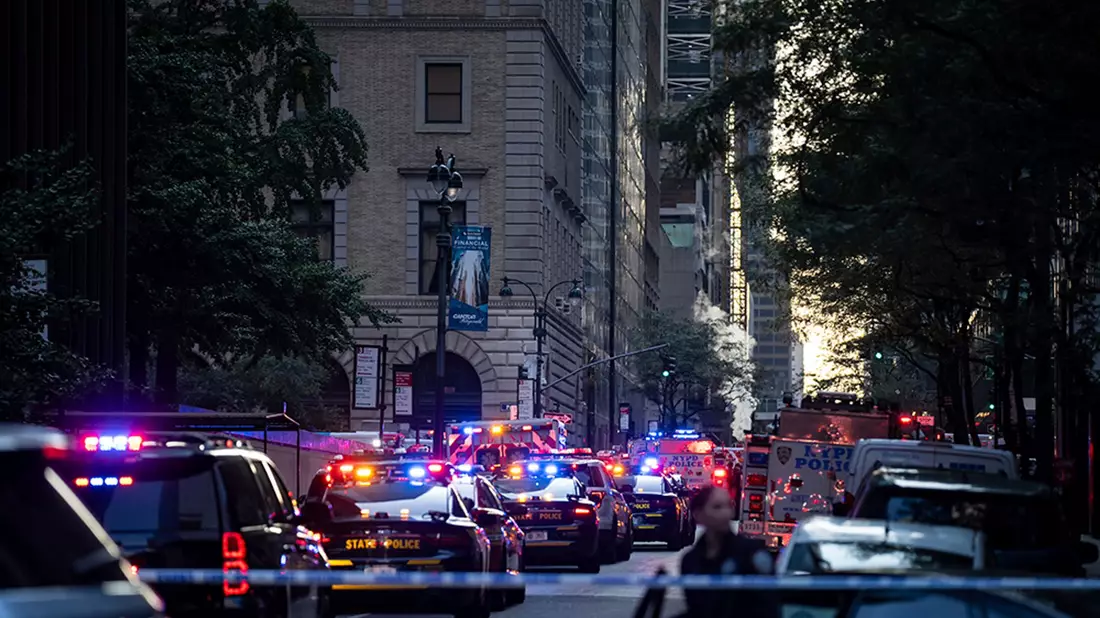 Großeinsatz der Polizei in New York nach einem Schussvorfall.  - Bild: Angelina Katsanis/AP/dpa