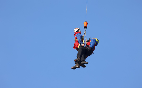 Bei Bergrettungen entstehen schnell Kosten von tausenden Euro. (Archivbild) - Foto: Matthias Bein/dpa