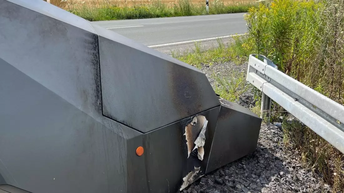 POL-COE: Dülmen, Merfeld, L600/ Enforcement-Trailer durch Feuer beschädigt - Bild: presseportal.de