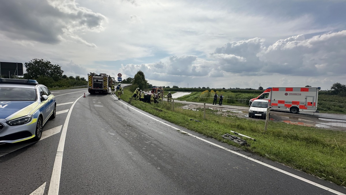 FW Weinheim: Verkehrsunfall auf der Kreisverbindungsstraße, Pkw landet auf der Seite - Foto: presseportal.de