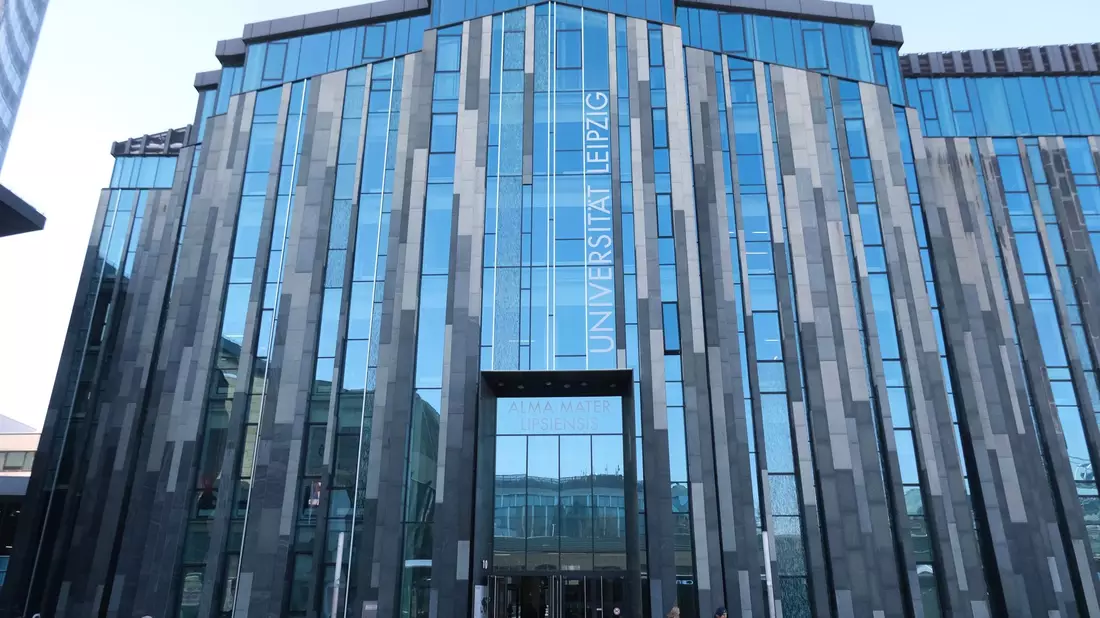 Das Dresdner Start-up-Unternehmen Spinncloud hat von der Universität Leipzig einen Großauftrag für seine KI-Chips erhalten. (Archivbild) - Bild: Sebastian Willnow/dpa