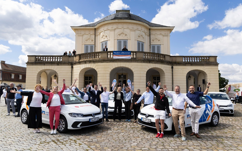 Mobilität für den guten Zweck: Kroschke sorgt für reibungslose Zulassung bei VRmobil-Übergabe in Stuttgart - Foto: presseportal.de
