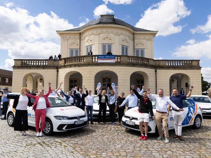 Mobilität für den guten Zweck: Kroschke sorgt für reibungslose Zulassung bei VRmobil-Übergabe in Stuttgart - Foto: presseportal.de