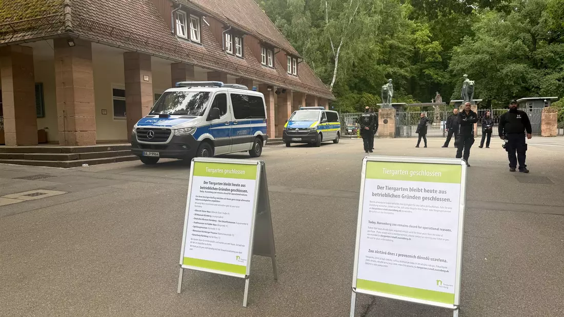 Mehrere Polizeikräfte waren am Tiergarten im Einsatz. - Bild: Irena Güttel/dpa