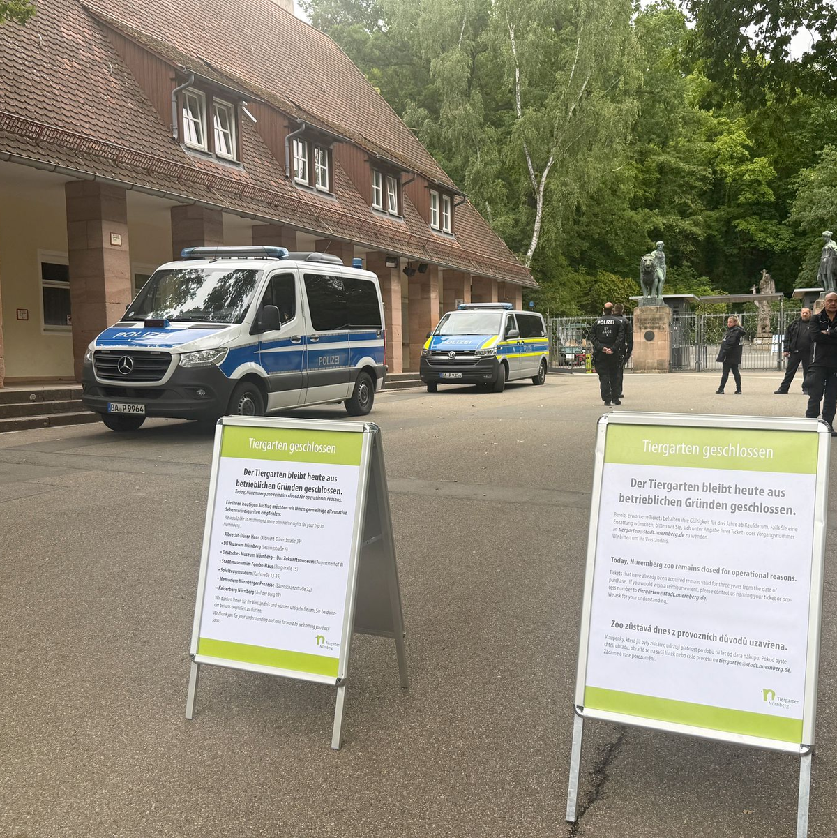 Mehrere Polizeikräfte waren am Tiergarten im Einsatz. - Foto: Irena Güttel/dpa