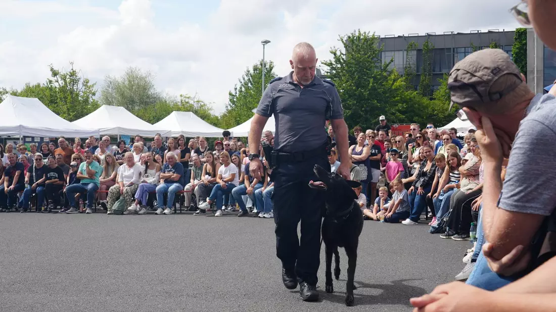 HZA-SW: Eindrücke von einer rundum gelungenen Veranstaltung - Impressionen zum Tag der offenen Tür des Hauptzollamts Schweinfurt - Bild: presseportal.de