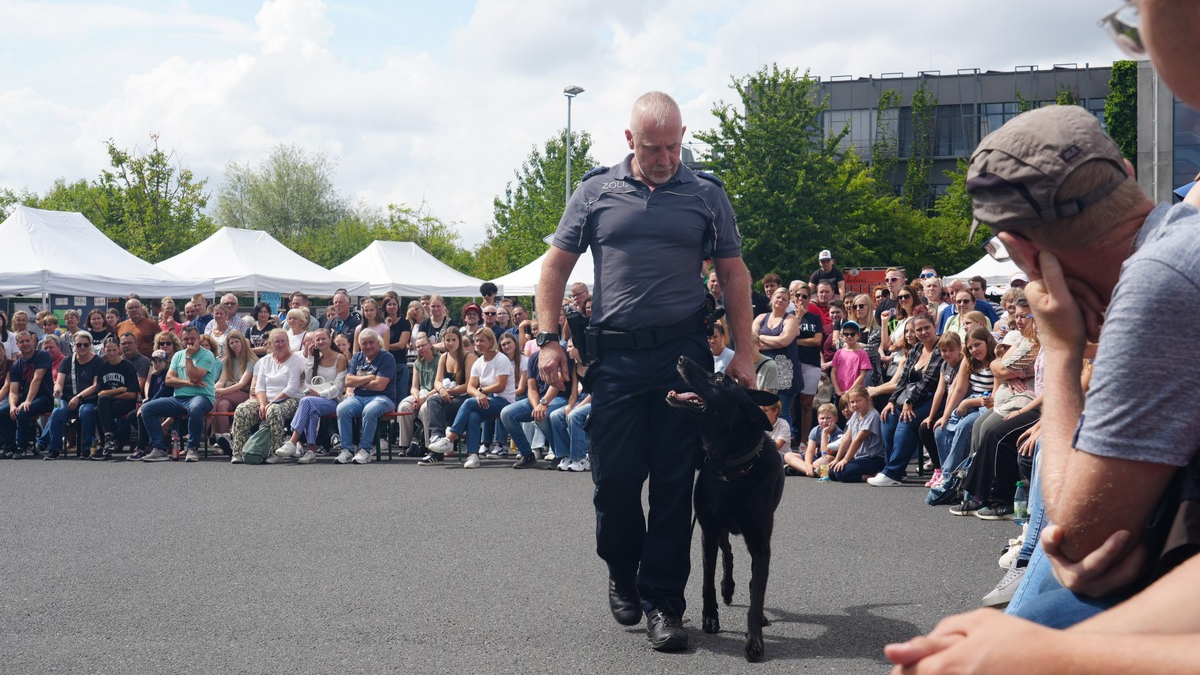 HZA-SW: Eindrücke von einer rundum gelungenen Veranstaltung - Impressionen zum Tag der offenen Tür des Hauptzollamts Schweinfurt - Foto: presseportal.de