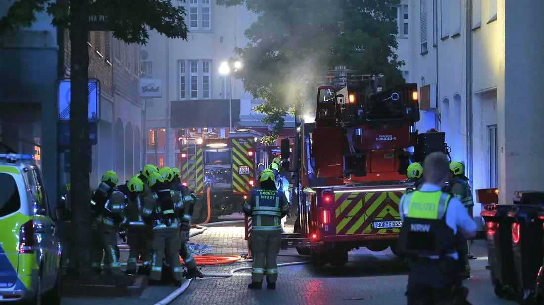 FW Gronau: Brand eines Gastronomiebetriebs an der Mühlenmahte in Gronau - Bild: presseportal.de