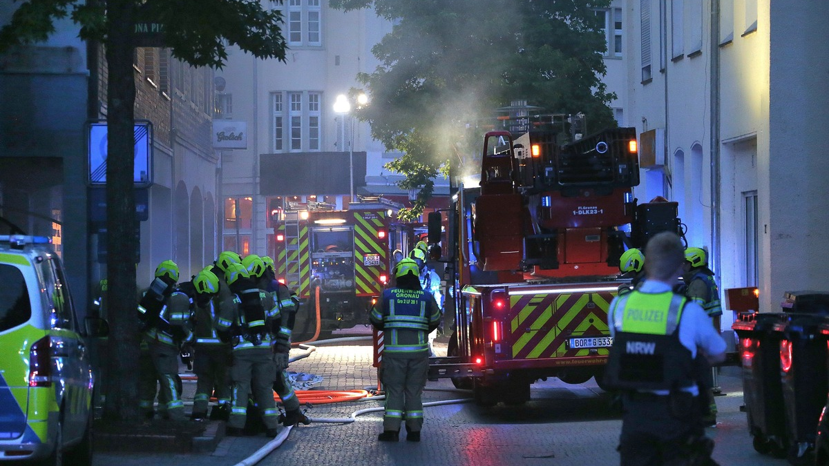 FW Gronau: Brand eines Gastronomiebetriebs an der Mühlenmahte in Gronau - Foto: presseportal.de
