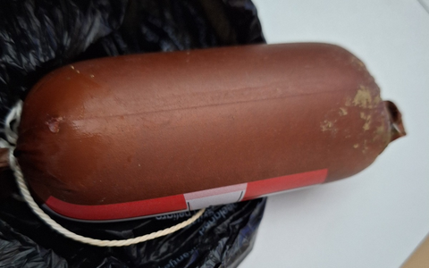 POL-UL: (UL) Dornstadt - Verdächtige Wurst am Wegesrand aufgetaucht / Am Montag fand eine Zeugin eine abgepackte Wurststange in Dornstadt-Tomerdingen. - Foto: presseportal.de POL-UL: (UL) Dornstadt - Verdächtige Wurst am Wegesrand aufgetaucht / Am Montag fand eine Zeugin eine abgepackte Wurststange in Dornstadt-Tomerdingen. - Foto: presseportal.de