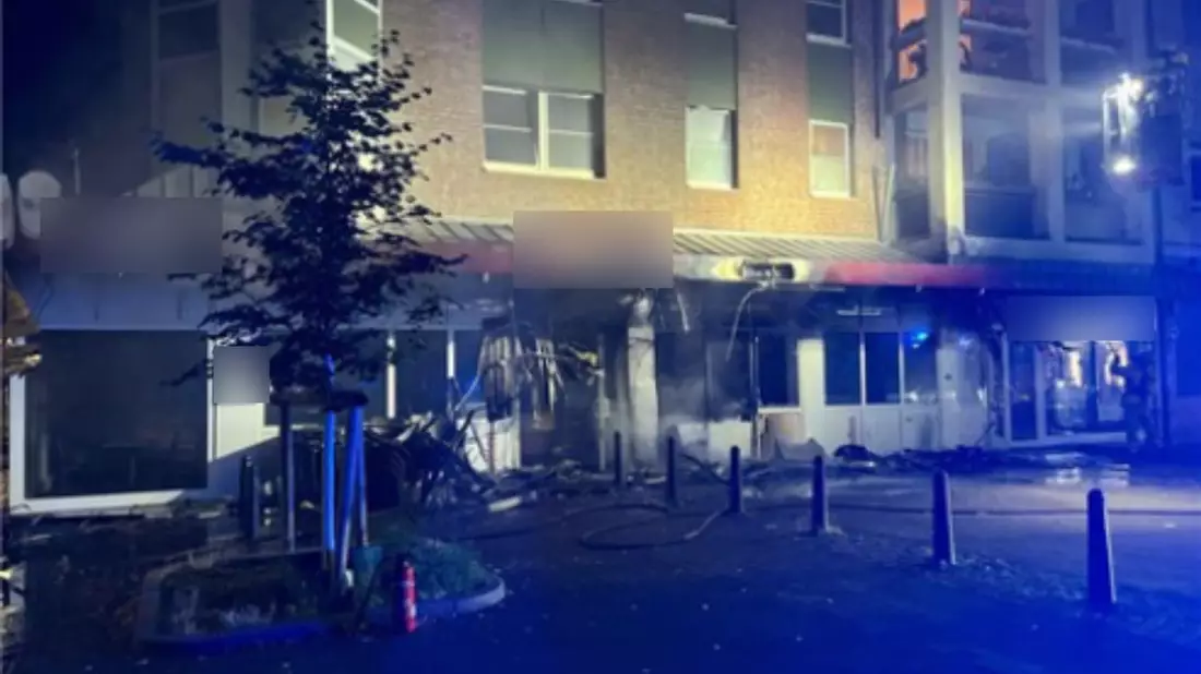 POL-DU: Neumühl: Brand eines Mehrfamilienhaus mit Geschäft - Zeugensuche - Bild: presseportal.de
