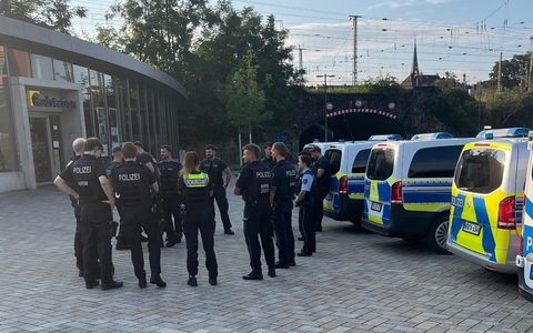 POL-MG: Gemeinsame Pressemeldung von Polizei und Stadt Mönchengladbach sowie der Bundespolizei zum Schwerpunkteinsatz - Foto: presseportal.de POL-MG: Gemeinsame Pressemeldung von Polizei und Stadt Mönchengladbach sowie der Bundespolizei zum Schwerpunkteinsatz - Foto: presseportal.de