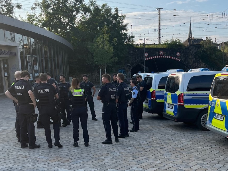 POL-MG: Gemeinsame Pressemeldung von Polizei und Stadt Mönchengladbach sowie der Bundespolizei zum Schwerpunkteinsatz - Foto: presseportal.de