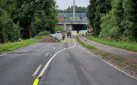 FW Wenden: Gasleitung bei Baggerarbeiten beschädigt - Foto: presseportal.de