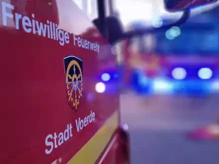 FW Voerde: Gebäudebrand im Stadtteil Friedrichsfeld - Foto: presseportal.de