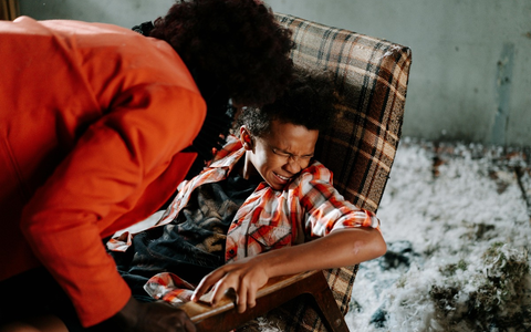 Wenn Kinder an Nägeln kauen oder Haare lutschen: Warum Verbote das Problem nur verschlimmern - Foto: presseportal.de