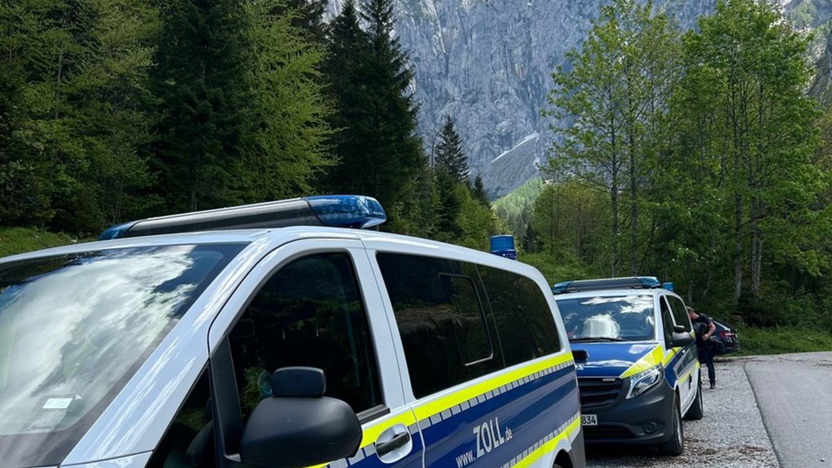 HZA-RO: ZOLL nimmt Tourismus- und Freizeitbranche unter die Lupe / Prüfung gegen Schwarzarbeit und illegale Beschäftigung bei Freizeiteinrichtungen in der Region vom Königssee bis zur Zugspitze - Foto: presseportal.de