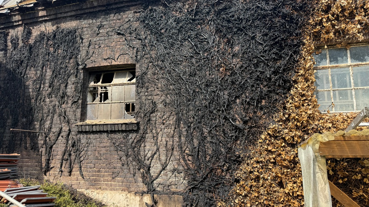 Feuerwehr Kalkar: Gebäudebrand - Foto: presseportal.de
