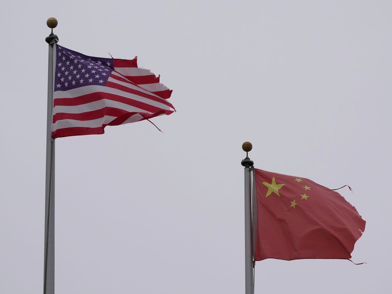 Die USA und China haben sich bisher nicht auf eine Verlängerung der Zollpause verständigt. (Illustration) - Foto: Jeff Chiu/AP/dpa