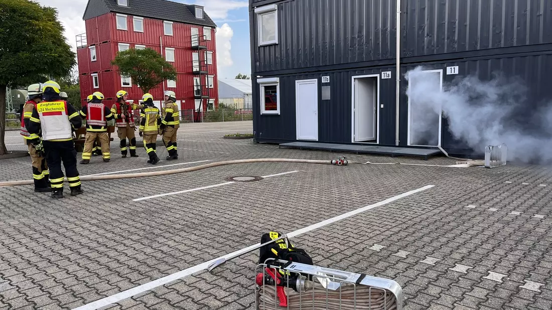 FW Mechernich: Löschzug 4 trainiert auf dem Übungsgelände in Düren-Stockheim - Bild: presseportal.de