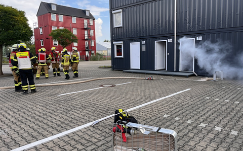 FW Mechernich: Löschzug 4 trainiert auf dem Übungsgelände in Düren-Stockheim - Foto: presseportal.de FW Mechernich: Löschzug 4 trainiert auf dem Übungsgelände in Düren-Stockheim - Foto: presseportal.de