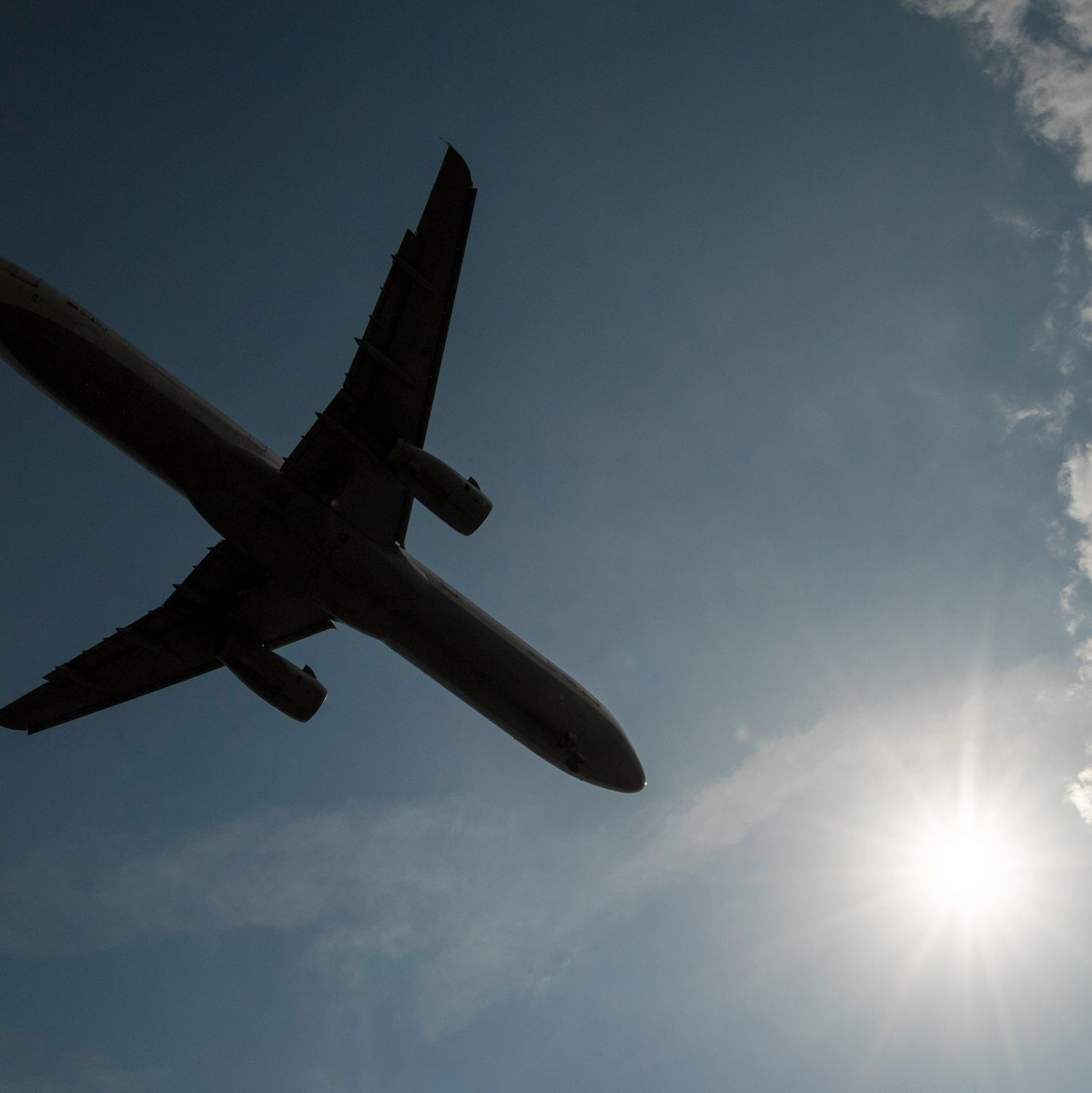 Noch ist dem Bundesfinanzministerium zufolge unklar, ob Mittel zur Senkung der Luftverkehrsteuer möglich sind. (Archivbild) - Foto: Boris Roessler/dpa