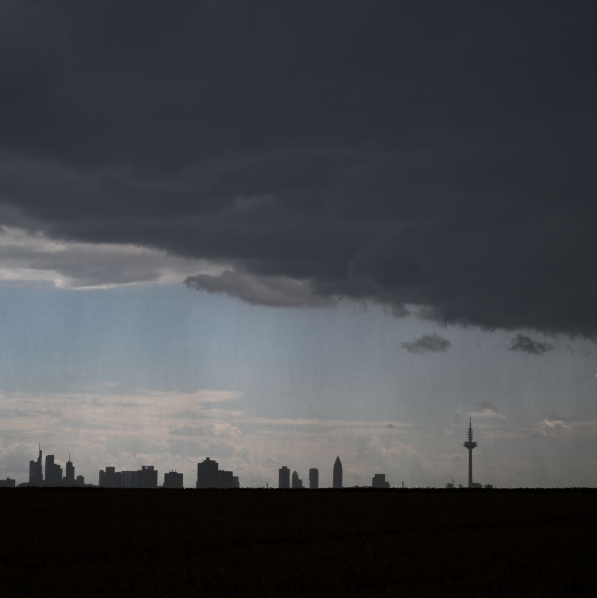 Regen, Regen, Regen: Der Juli in Deutschland war insgesamt zu nass. (Symbolfoto)  - Foto: Arne Dedert/dpa