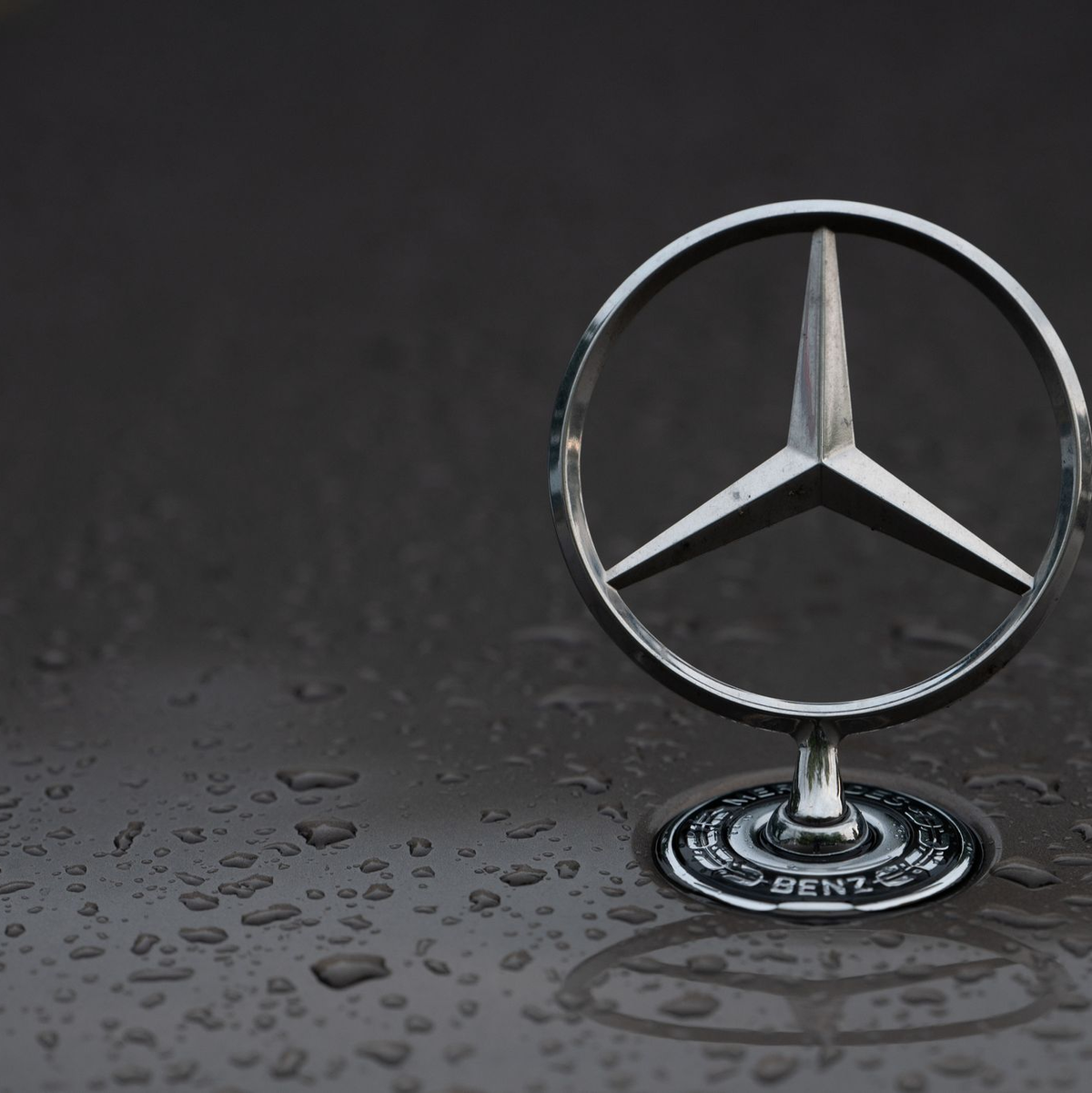 Massiver Gewinneinbruch bei Mercedes-Benz. (Foto Archiv) - Foto: Markus Lenhardt/dpa