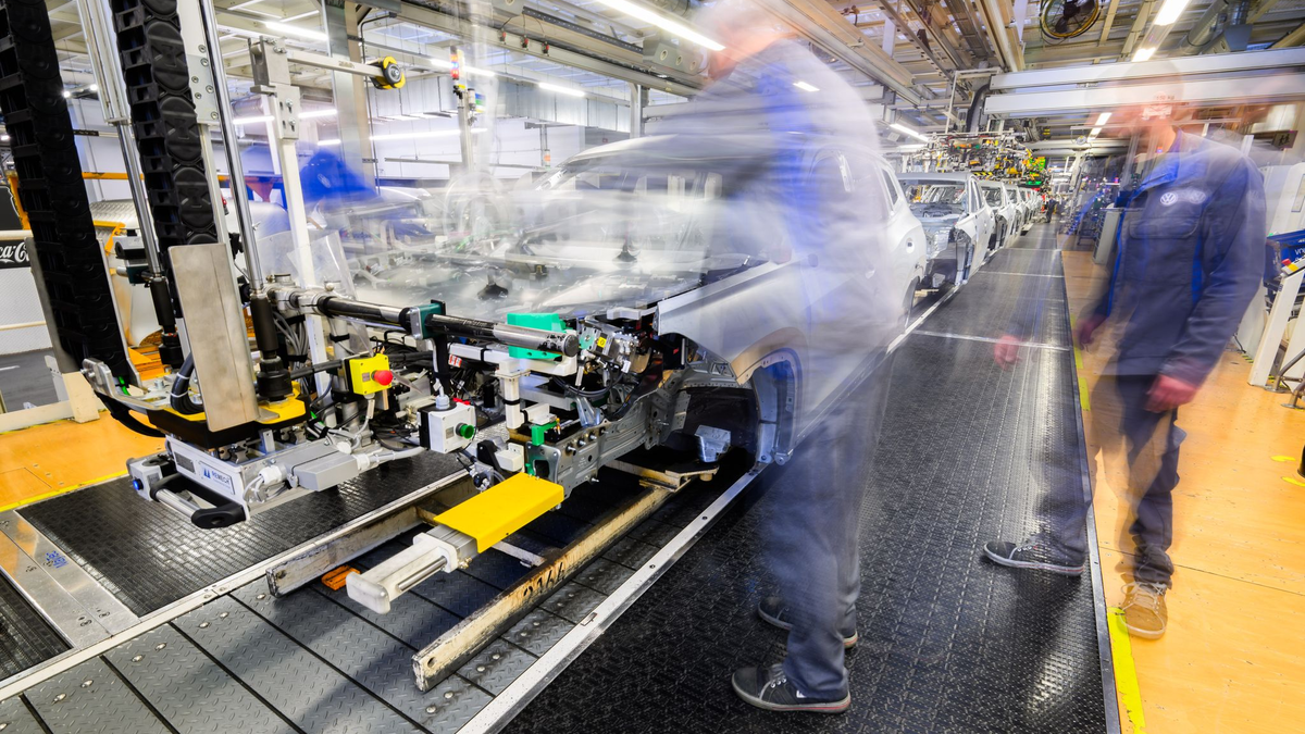 Die deutsche Wirtschaftsleistung ist zuletzt zurückgegangen. (Symbolbild) - Foto: Julian Stratenschulte/dpa