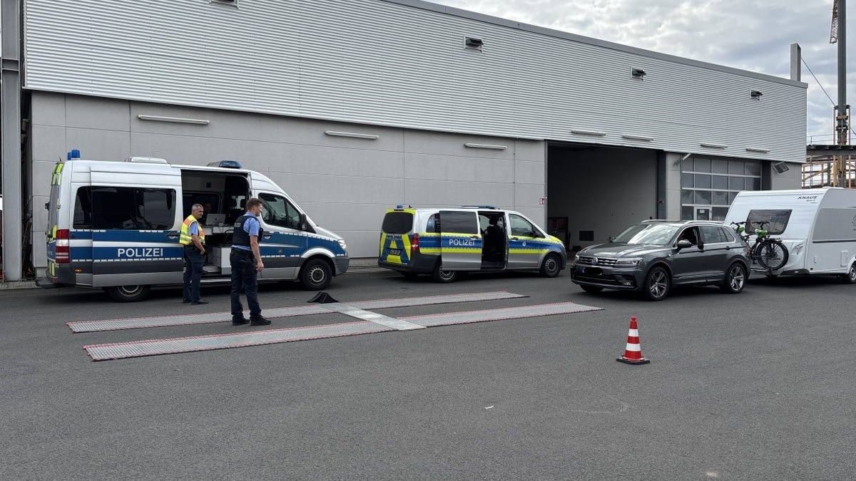 POL-OF: Wohnmobile und Fahrzeuggespanne im Blick: Beamte kontrollierten Verkehrssicherheit in der Hauptreisezeit - wenige Verstöße, hohe Akzeptanz - Foto: presseportal.de