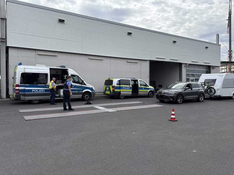 POL-OF: Wohnmobile und Fahrzeuggespanne im Blick: Beamte kontrollierten Verkehrssicherheit in der Hauptreisezeit - wenige Verstöße, hohe Akzeptanz - Foto: presseportal.de