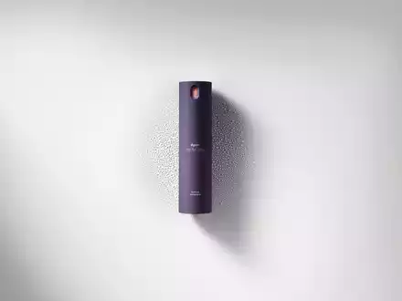 Neues Dyson Chitosan Multi-Use-Stylingspray für zweimal längeren Halt / Das neue Spray ergänzt die auf Chitosan basierende Haarstyling-Produktreihe - Foto: presseportal.de