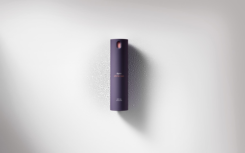 Neues Dyson Chitosan Multi-Use-Stylingspray für zweimal längeren Halt / Das neue Spray ergänzt die auf Chitosan basierende Haarstyling-Produktreihe - Foto: presseportal.de
