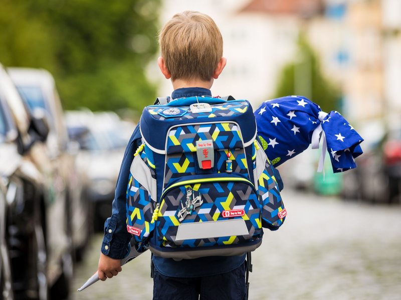 Für viele Eltern stehen zum Schulstart ihrer Kinder zahlreiche Anschaffungen auf dem Einkaufszettel. (Archivbild) - Foto: Moritz Frankenberg/dpa/dpa-tmn