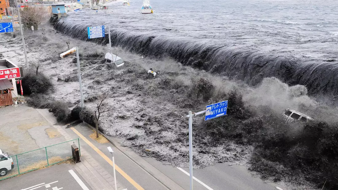 Ein Erdbeben und ein Tsunami sorgten im März 2011 für den Super-GAU im Atomkraftwerk Fukushima. - Bild: Aflo / Mainichi Newspaper/AFLO/EPA/dpa