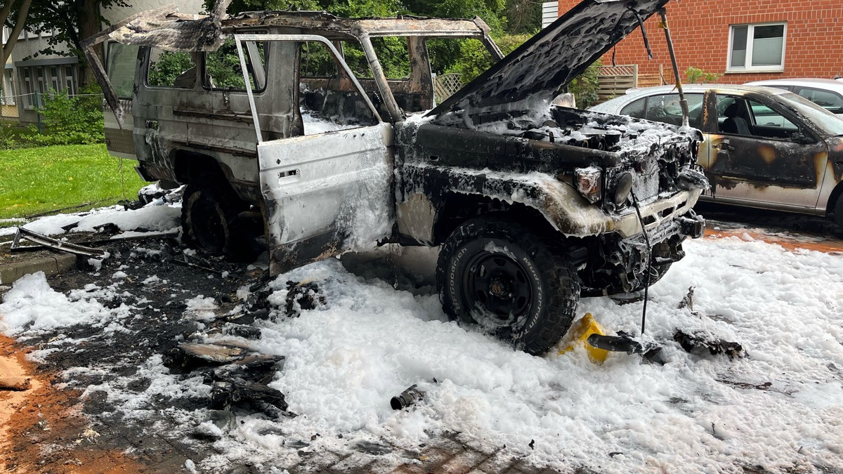 POL-MI: Wohnmobil geht in Flammen auf - Foto: presseportal.de