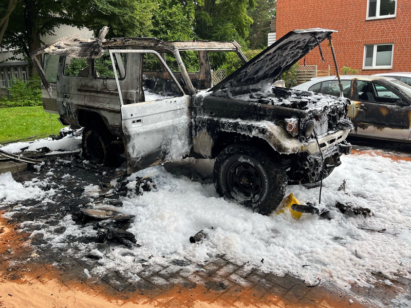 POL-MI: Wohnmobil geht in Flammen auf - Foto: presseportal.de