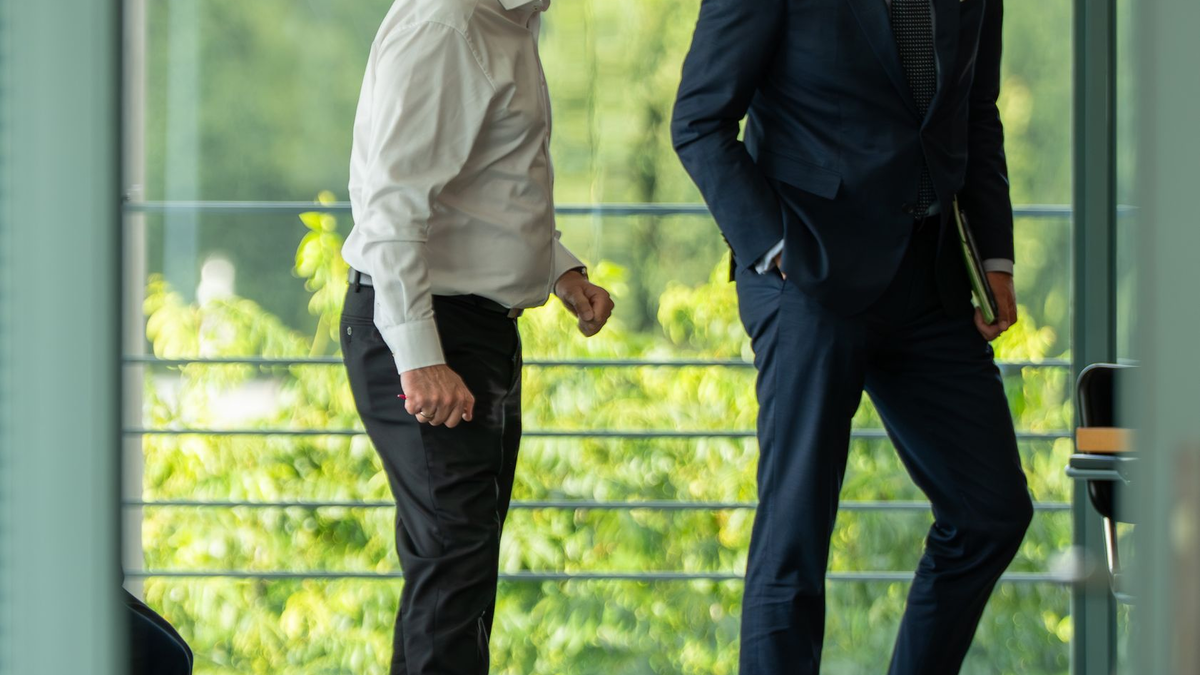 «Jede und jeder in der Regierung wird sparen müssen», sagt Finanzminister Klingbeil.   - Foto: Soeren Stache/dpa